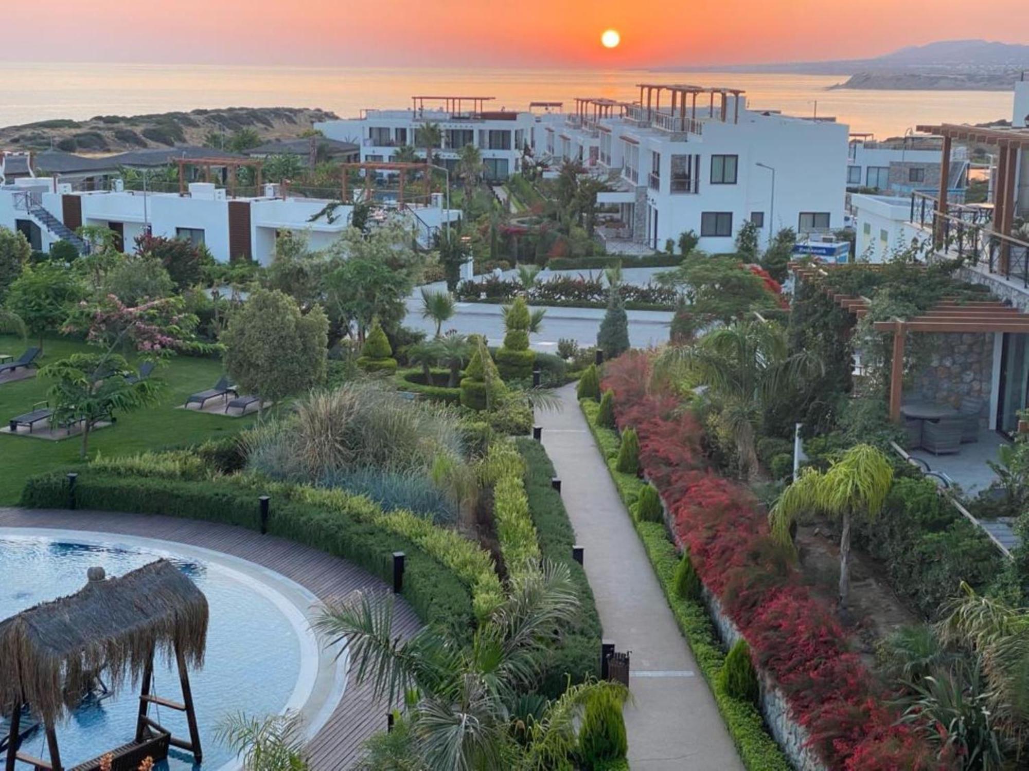 Luxurious Seafront Penthouse Apartman Kerínia Kültér fotó